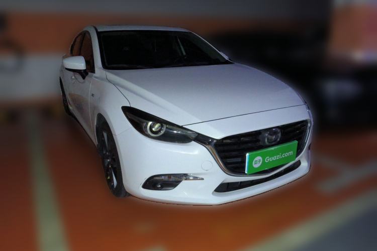 Used Mazda 3 Axela 2017 Hatchback 2.0L Automatic Luxury Model China VI Standard Front Right 45 Deg