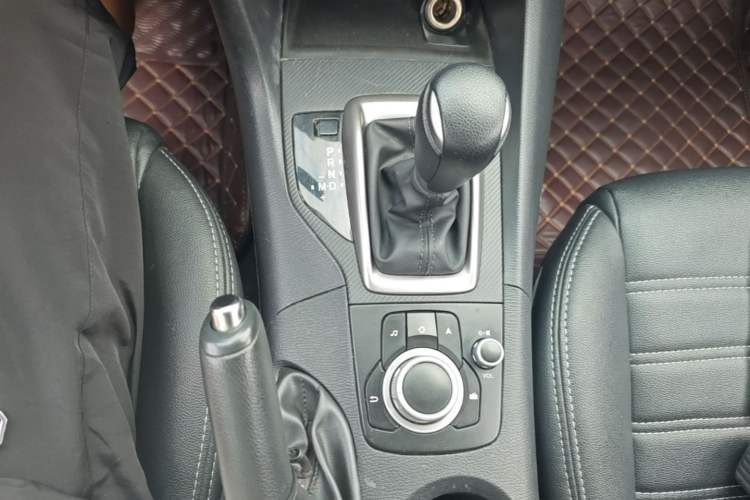 Used Mazda 3 Axela 2017 Sedan 1.5L Automatic Comfort Model Emission Standard China V Gear Lever
