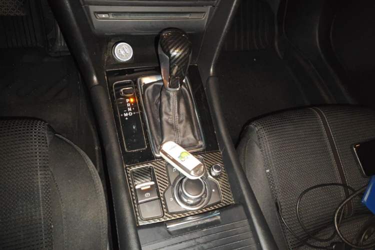 Used Mazda 3 Axela 2017 Sedan 1.5L Automatic Luxury Model Emission Standard China V Gear Lever
