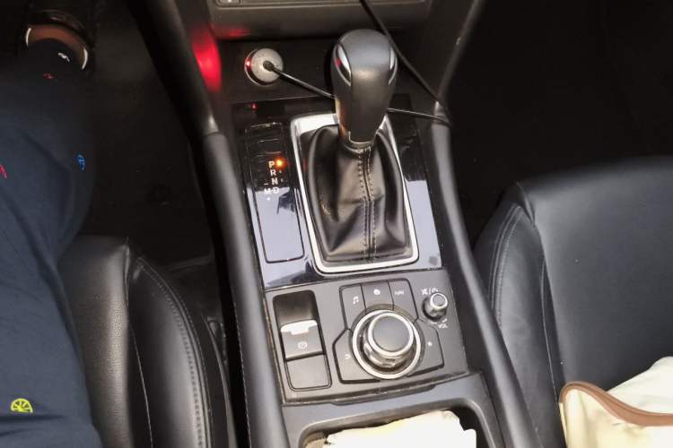 Used Mazda 3 Axela 2017 Sedan 1.5L Automatic Prestige Model China VI Standard Gear Lever