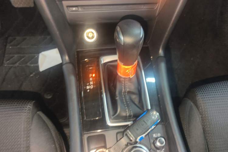 Used Mazda 3 Axela 2017 Hatchback 1.5L Automatic Luxury Model Emission Standard China V Gear Lever