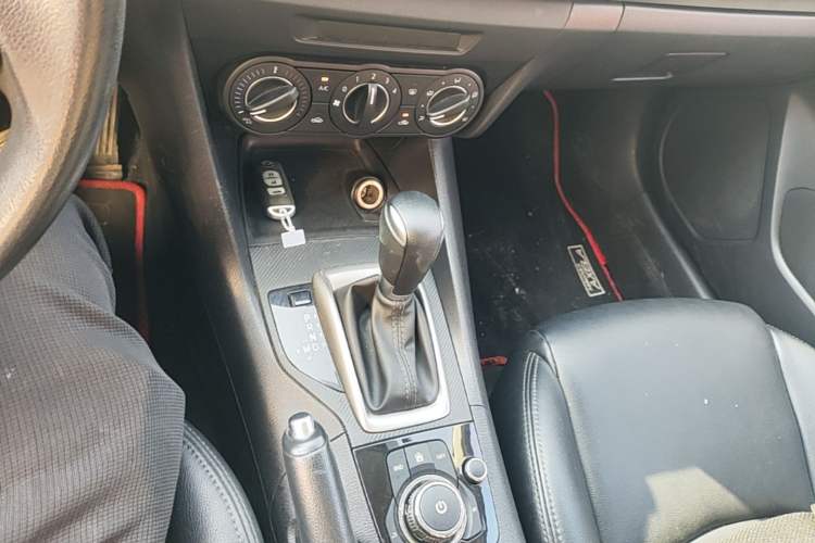 Used Mazda 3 Axela 2017 Sedan 1.5L Automatic Comfort Model Emission Standard China V Gear Lever