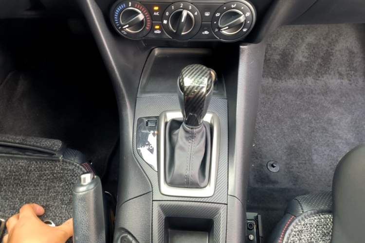 Used Mazda 3 Axela 2017 Sedan 1.5L Automatic Comfort Model Emission Standard China V Gear Lever