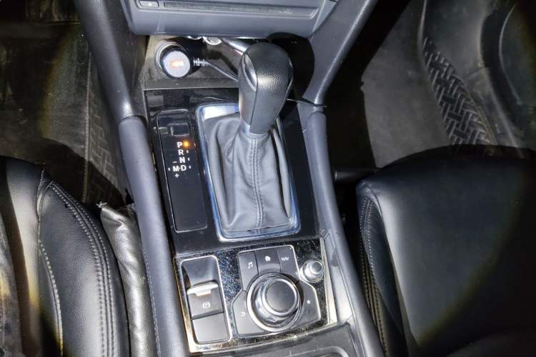 Used Mazda 3 Axela 2017 Sedan 1.5L Automatic Luxury Model Emission Standard China V Gear Lever