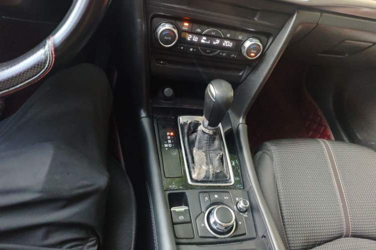 Used Mazda 3 Axela 2017 Sedan 1.5L Automatic Luxury Model Emission Standard China V Gear Lever