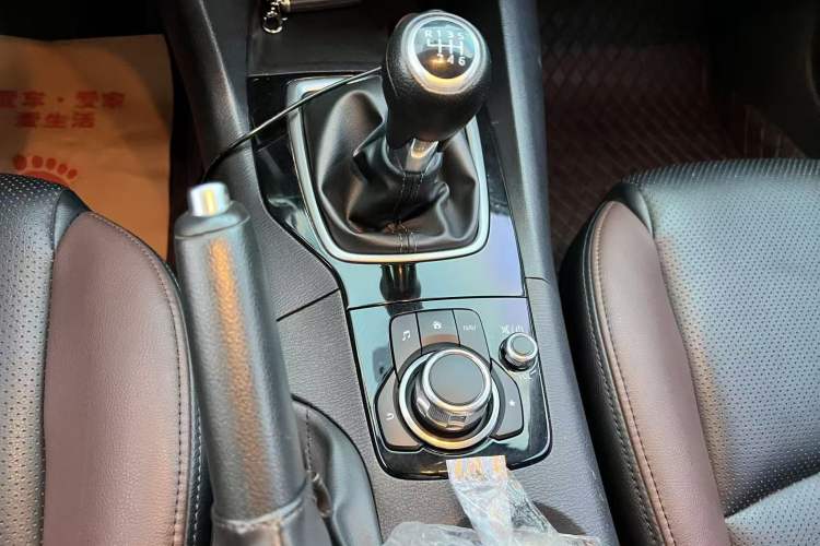 Used Mazda 3 Axela 2017 Sedan 1.5L Manual Luxury Model Emission Standard China V Gear Lever