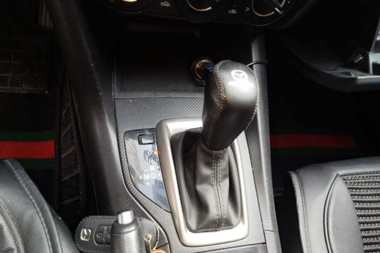 Used Mazda 3 Axela 2017 Sedan 1.5L Automatic Comfort Model Emission Standard China V Gear Lever