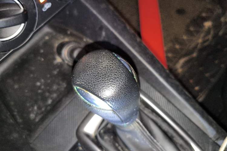 Used Mazda 3 Axela 2017 Hatchback 1.5L Automatic Comfort Model Emission Standard China V Gear Lever
