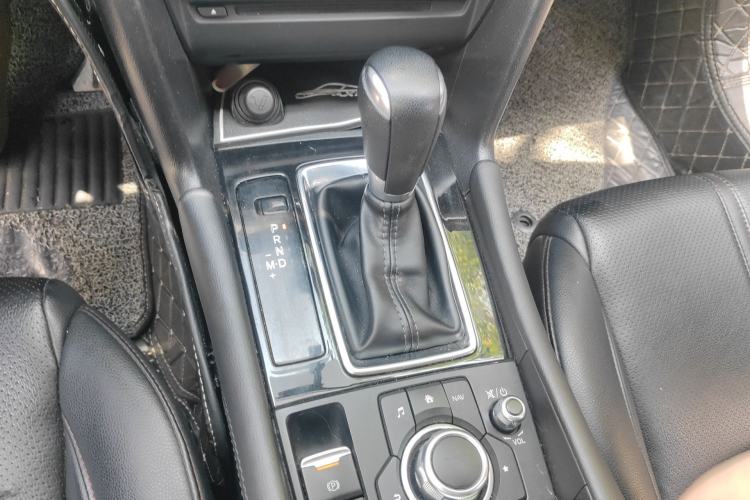Used Mazda 3 Axela 2017 Sedan 1.5L Automatic Luxury Model Emission Standard China V Gear Lever