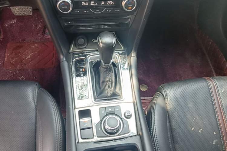 Used Mazda 3 Axela 2017 Sedan 1.5L Automatic Luxury Model Emission Standard China V Gear Lever