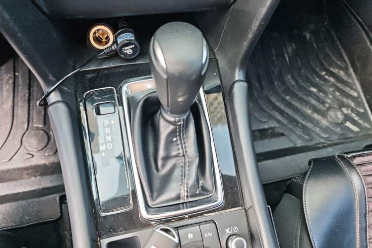 Used Mazda 3 Axela 2017 Sedan 1.5L Automatic Luxury Model Emission Standard China V Gear Lever