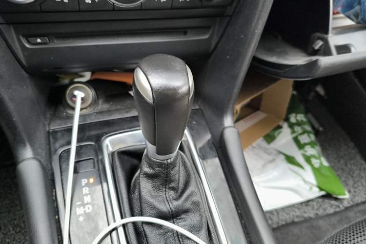 Used Mazda 3 Axela 2017 Hatchback 2.0L Automatic Luxury Model Emission Standard China V Gear Lever