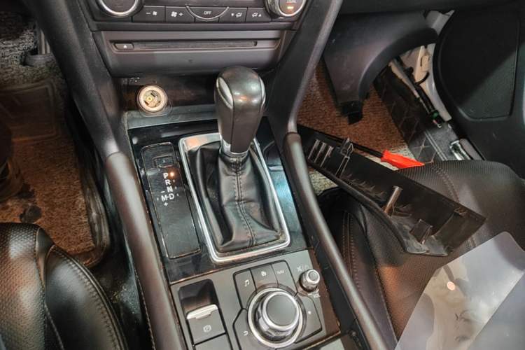Used Mazda 3 Axela 2017 Sedan 2.0L Automatic Prestige Model China V Standard Gear Lever