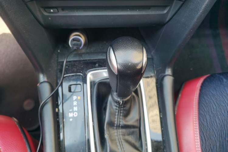 Used Mazda 3 Axela 2017 Sedan 1.5L Automatic Luxury Model Emission Standard China V Gear Lever