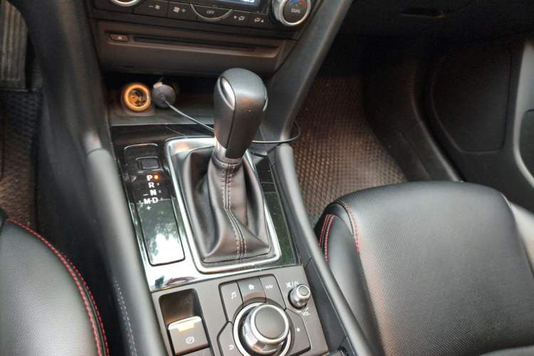 Used Mazda 3 Axela 2017 Sedan 1.5L Automatic Luxury Model Emission Standard China V Gear Lever