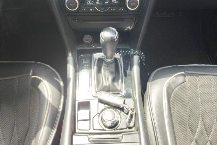 Used Mazda 3 Axela 2017 Sedan 1.5L Automatic Luxury Model China VI Standard Gear Lever