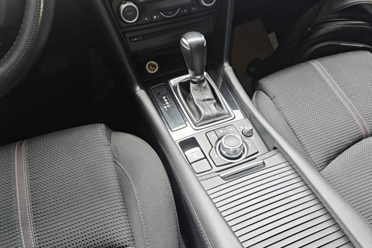 Used Mazda 3 Axela 2017 Sedan 1.5L Automatic Luxury Model Emission Standard China V Gear Lever