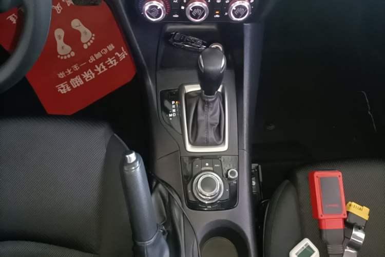 Used Mazda 3 Axela 2017 Sedan 1.5L Automatic Comfort Model Emission Standard China V Gear Lever