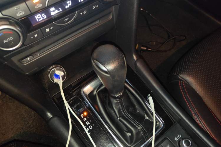 Used Mazda 3 Axela 2017 Sedan 1.5L Automatic Luxury Model Emission Standard China V Gear Lever
