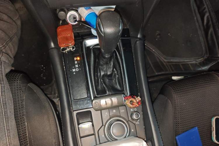 Used Mazda 3 Axela 2017 Sedan 1.5L Automatic Luxury Model Emission Standard China V Gear Lever