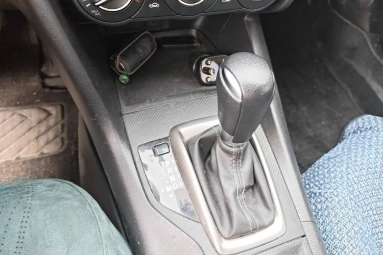 Used Mazda 3 Axela 2017 Hatchback 1.5L Automatic Comfort Model Emission Standard China V Gear Lever