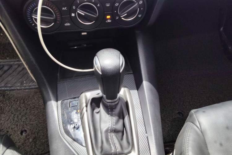 Used Mazda 3 Axela 2017 Sedan 1.5L Automatic Comfort Model Emission Standard China V Gear Lever
