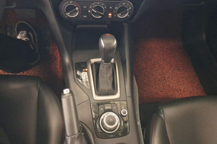 Used Mazda 3 Axela 2017 Sedan 1.5L Automatic Comfort Model Emission Standard China V Gear Lever