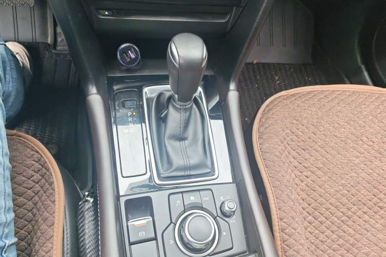 Used Mazda 3 Axela 2017 Hatchback 2.0L Automatic Sport Model China V Emission Standard Gear Lever