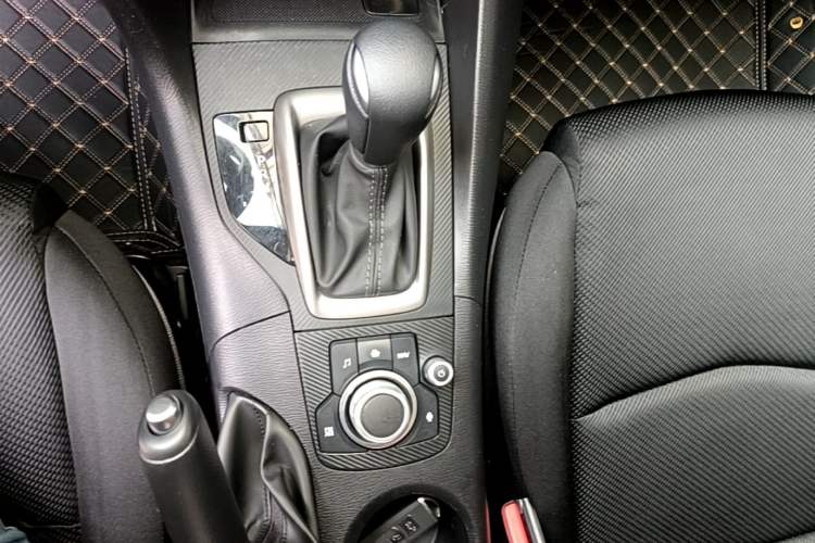 Used Mazda 3 Axela 2017 Sedan 1.5L Automatic Comfort Model Emission Standard China V Gear Lever