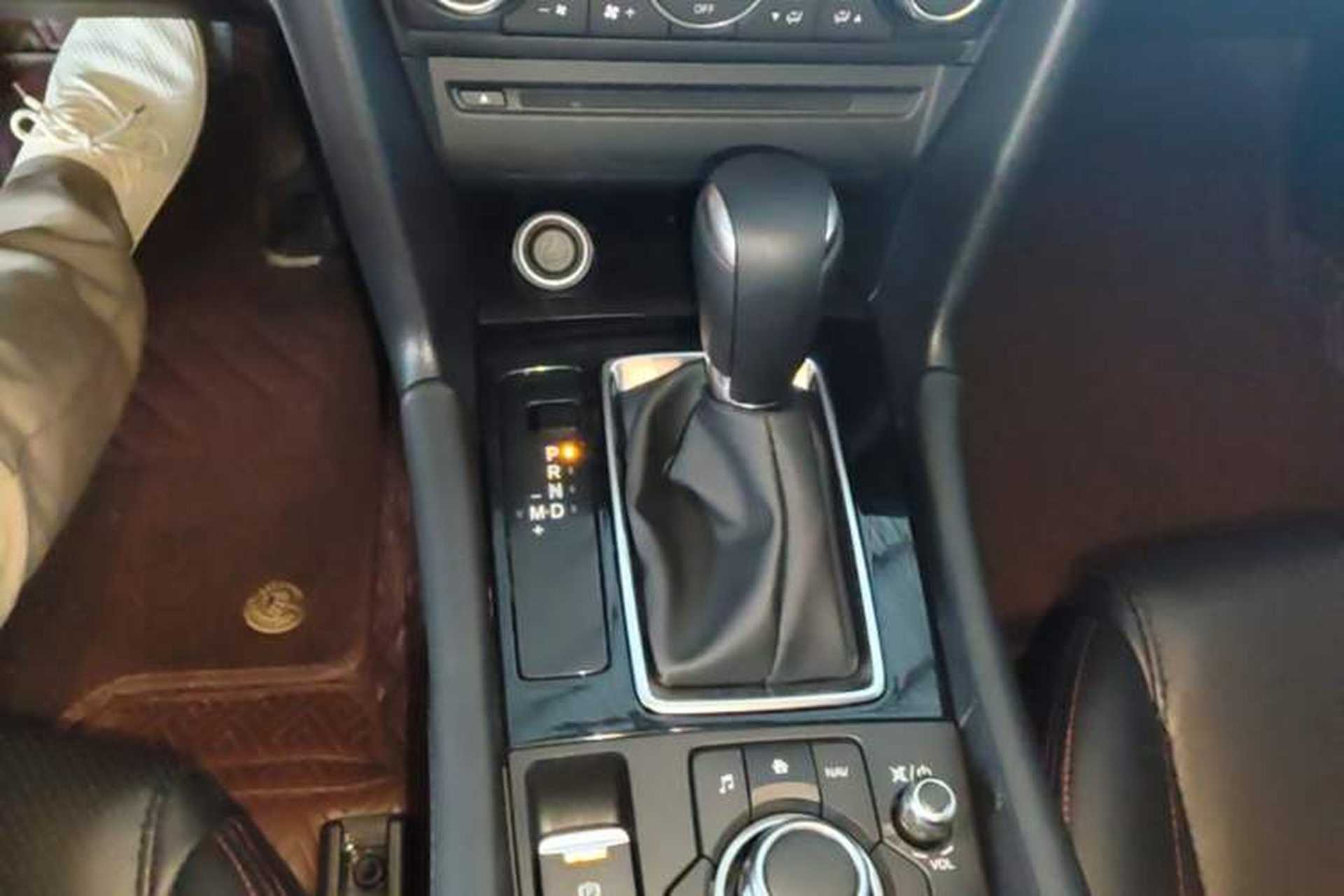 Used Mazda 3 Axela 2017 Sedan 1.5L Automatic Luxury Model Emission Standard China V Gear Lever