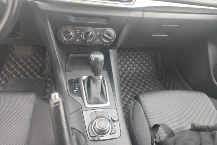 Used Mazda 3 Axela 2017 Sedan 1.5L Automatic Comfort Model Emission Standard China V Gear Lever