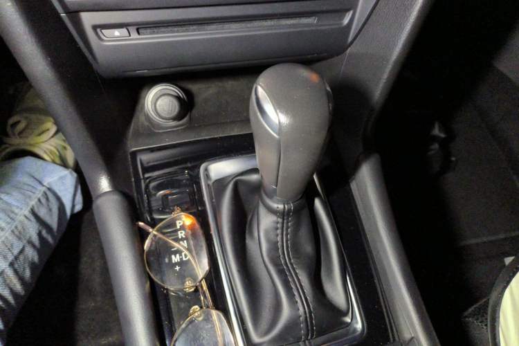 Used Mazda 3 Axela 2017 Hatchback 2.0L Automatic Luxury Model China VI Standard Gear Lever