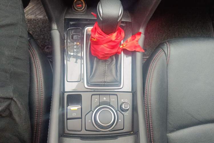 Used Mazda 3 Axela 2017 Sedan 1.5L Automatic Luxury Model Emission Standard China V Gear Lever