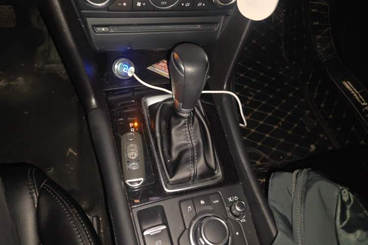 Used Mazda 3 Axela 2017 Sedan 1.5L Automatic Luxury Model China VI Standard Gear Lever