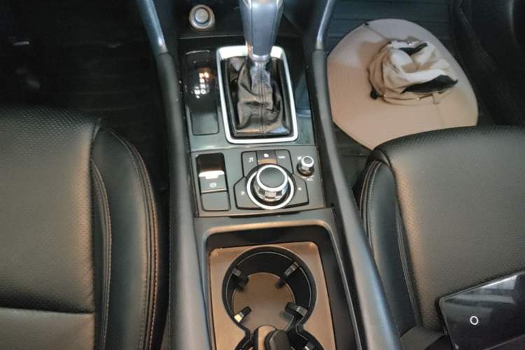 Used Mazda 3 Axela 2017 Sedan 1.5L Automatic Luxury Model Emission Standard China V Gear Lever
