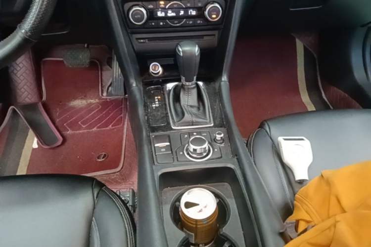 Used Mazda 3 Axela 2017 Sedan 1.5L Automatic Luxury Model Emission Standard China V Gear Lever