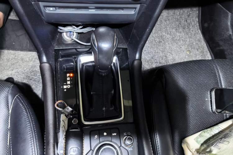 Used Mazda 3 Axela 2017 Hatchback 2.0L Automatic Sport Model China V Emission Standard Gear Lever