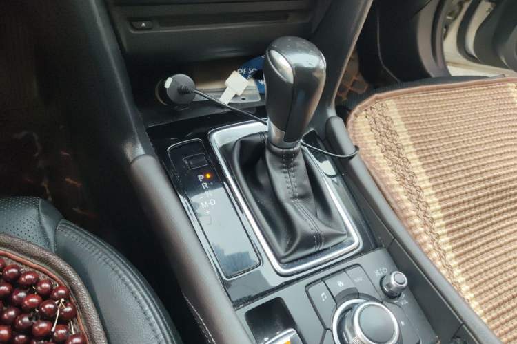 Used Mazda 3 Axela 2017 Sedan 2.0L Automatic Prestige Model China V Standard Gear Lever
