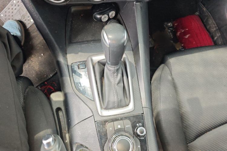 Used Mazda 3 Axela 2017 Sedan 1.5L Automatic Comfort Model Emission Standard China V Gear Lever