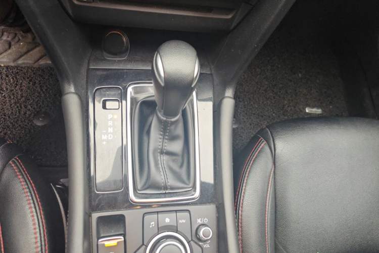 Used Mazda 3 Axela 2017 Hatchback 1.5L Automatic Luxury Model Emission Standard China V Gear Lever
