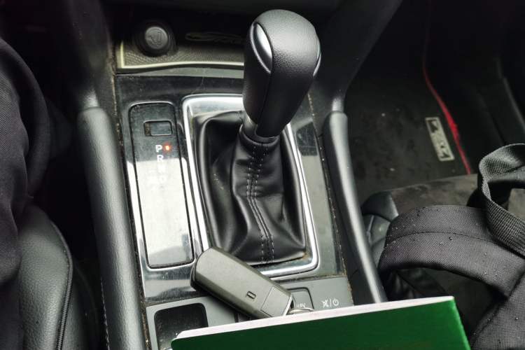 Used Mazda 3 Axela 2017 Sedan 1.5L Automatic Luxury Model China VI Standard Gear Lever