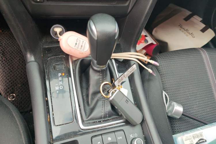 Used Mazda 3 Axela 2017 Sedan 1.5L Automatic Luxury Model Emission Standard China V Gear Lever