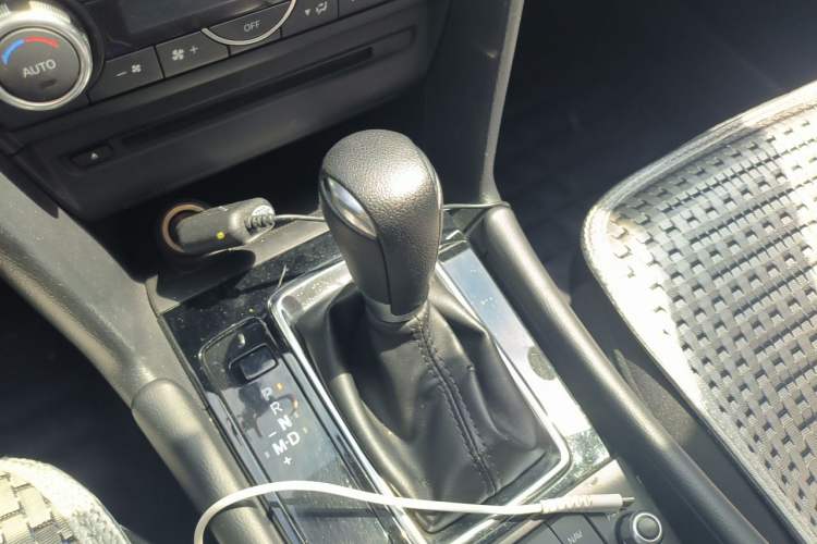 Used Mazda 3 Axela 2017 Sedan 1.5L Automatic Luxury Model Emission Standard China V Gear Lever