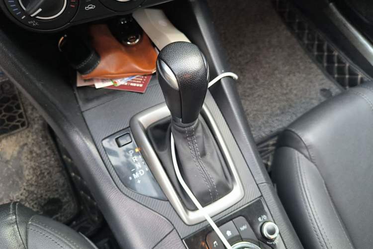 Used Mazda 3 Axela 2017 Sedan 1.5L Automatic Comfort Model Emission Standard China V Gear Lever