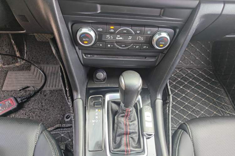 Used Mazda 3 Axela 2017 Sedan 1.5L Automatic Luxury Model Emission Standard China V Gear Lever