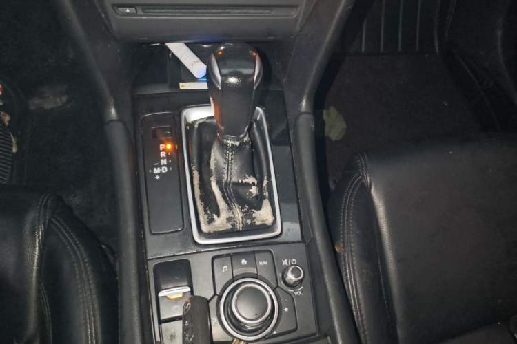 Used Mazda 3 Axela 2017 Sedan 1.5L Automatic Luxury Model Emission Standard China V Gear Lever