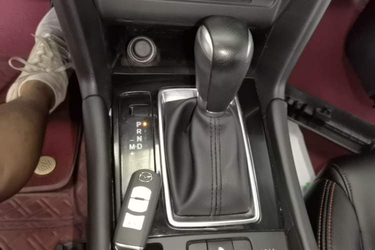 Used Mazda 3 Axela 2017 Sedan 1.5L Automatic Luxury Model Emission Standard China V Gear Lever