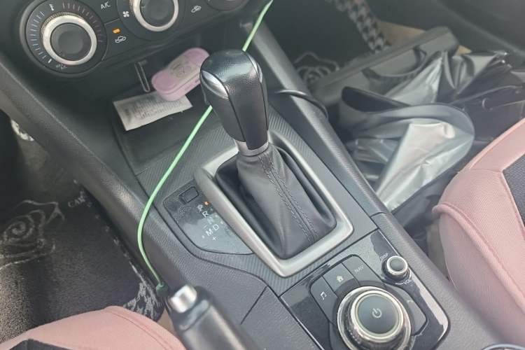 Used Mazda 3 Axela 2017 Sedan 1.5L Automatic Comfort Model Emission Standard China V Gear Lever