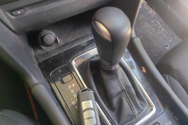 Used Mazda 3 Axela 2017 Sedan 1.5L Automatic Luxury Model Emission Standard China V Gear Lever