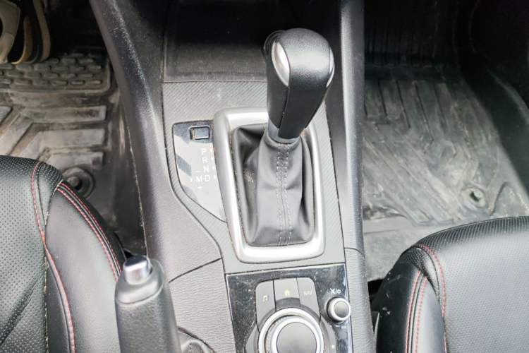 Used Mazda 3 Axela 2017 Sedan 1.5L Automatic Comfort Model Emission Standard China V Gear Lever